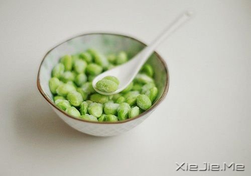 晚安心语：其实总是笑的人，真的很需要人疼 (1)